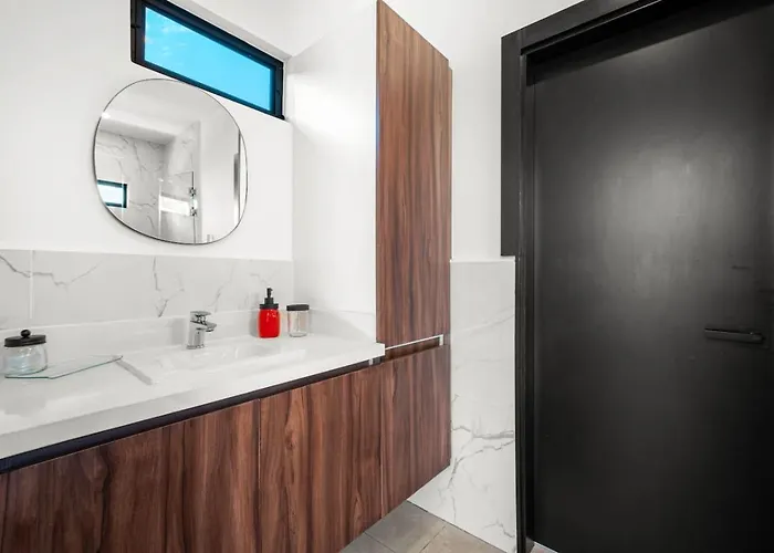 Сasa de vacaciones Cu21 Stylish 5br With Pool And Casita Close To