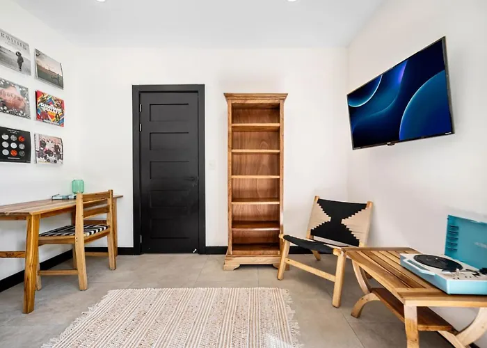 Сasa de vacaciones Cu21 Stylish 5br With Pool And Casita Close To